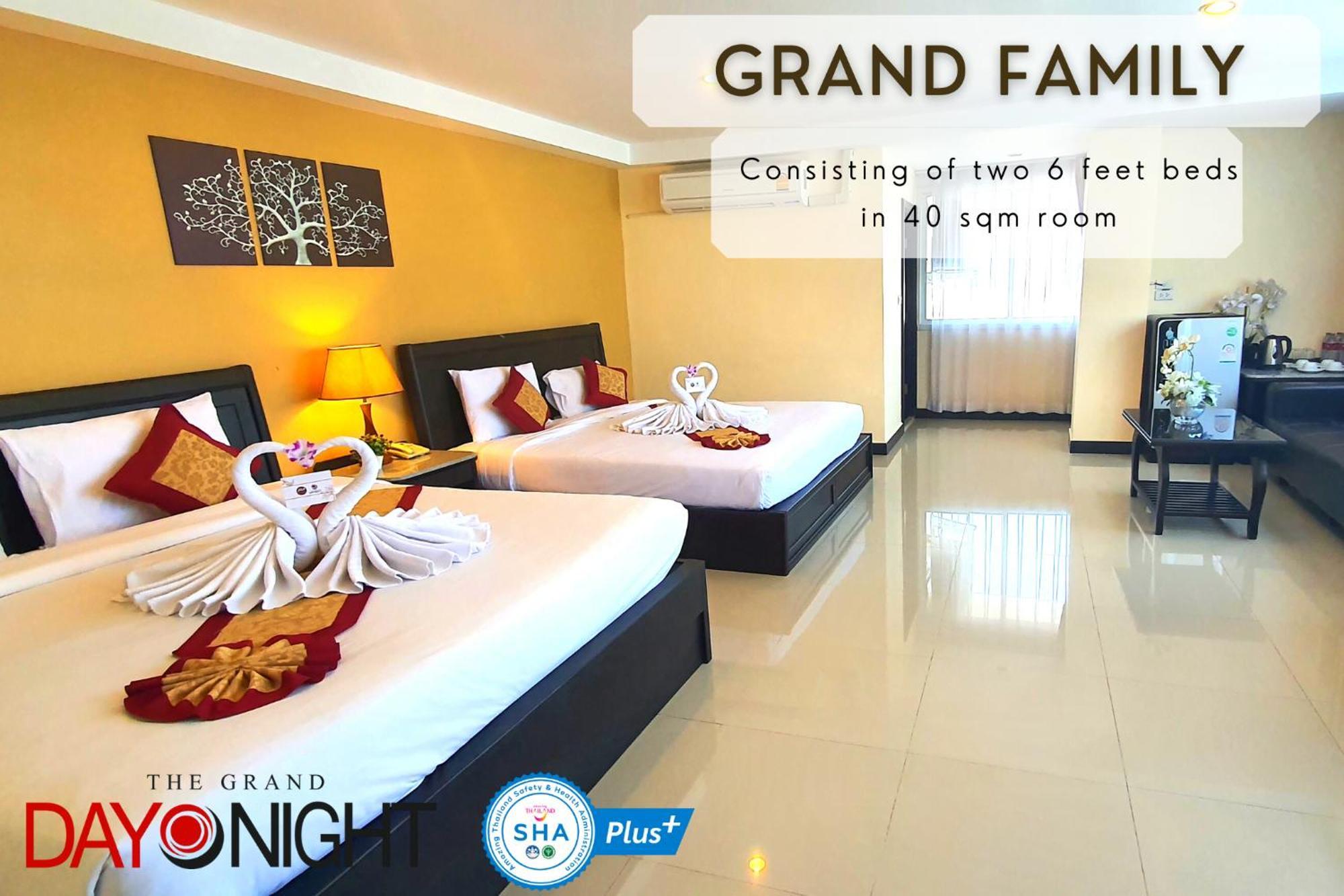 Hotel The Grand Day Night Pattaya Esterno foto