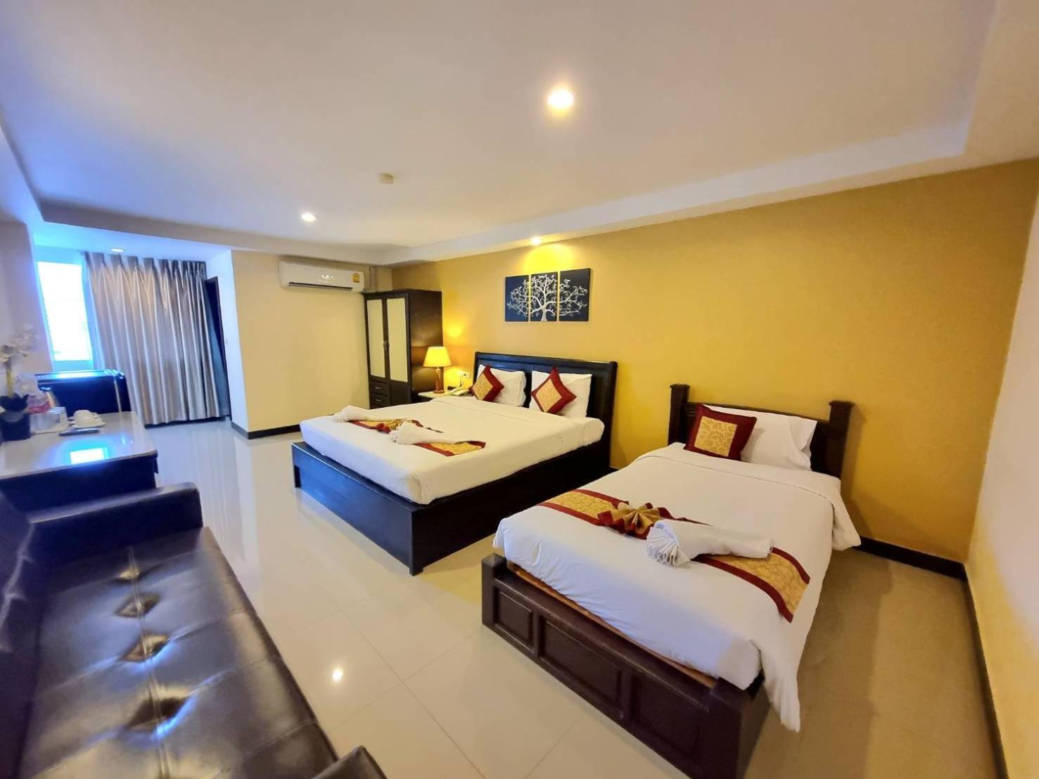 Hotel The Grand Day Night Pattaya Esterno foto
